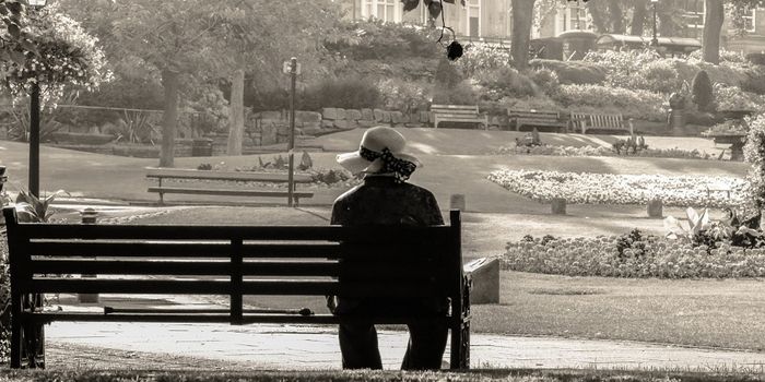 In Cancer, is it Better to Expect the Worst?