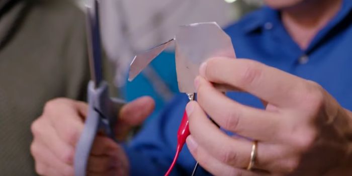 This New Battery Technology Doesn't Explode When Punctured