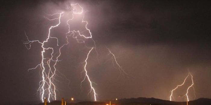 Dust and lightning storms in India kill hundreds