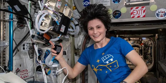 How Astronauts Relearn Grip Control in Zero Gravity
