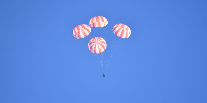 SpaceX Has a Successful Parachute Landing Test for Dragon Spacecraft