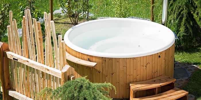 Hot Tubs May Outperform Saunas in Blood Flow and Health Benefits