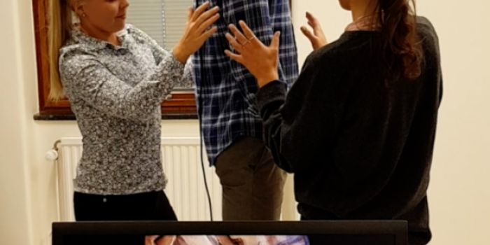 Virtual Reality Affects Balance