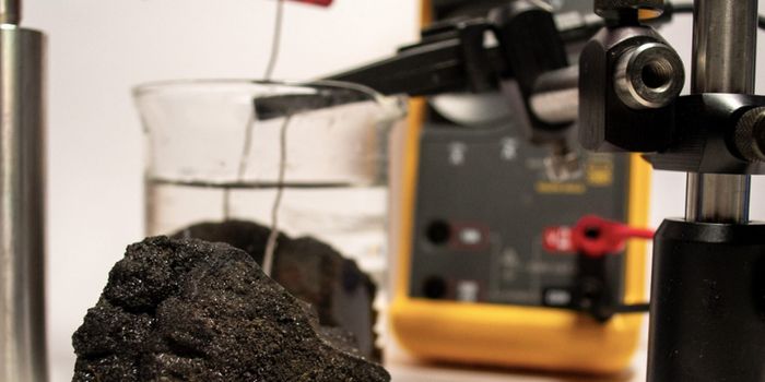 A Shocking Source of Oxygen: Deep-Sea Minerals That Generate Electricity