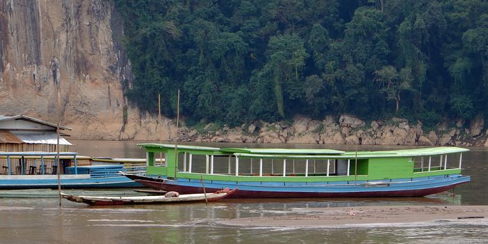 Dams in the Mekong lower river temperatures