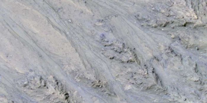 Mars' Dark Streaks Could Be from Flowing Sand Instead of Water