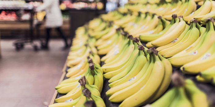How Do Bananas Ripen? The Dynamics of Spot Formation Reveal Secrets About Keeping the Fruit Fresh