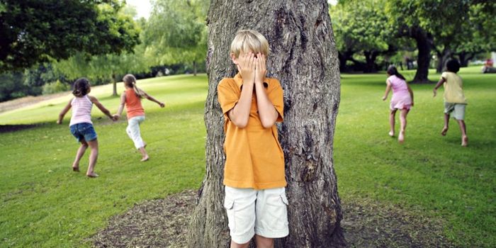 Bacteria play hide and seek, too