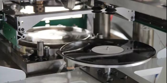Enjoy the Soothing Movements of This Modern Record Press