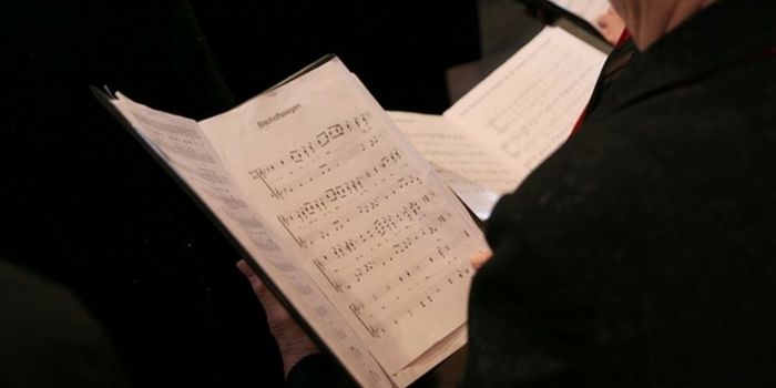 Parkinson's Patients Sing for Their Recovery