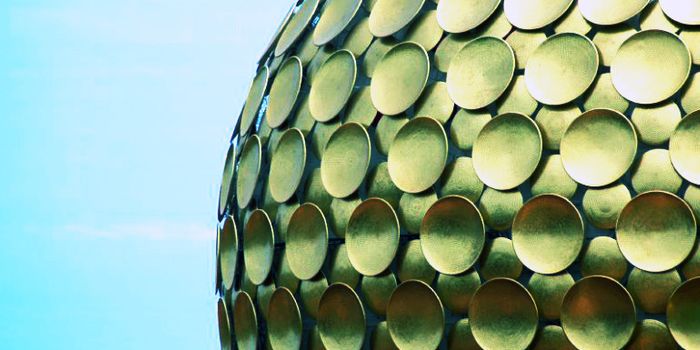 Sticky strands of DNA assemble gold nanoparticles