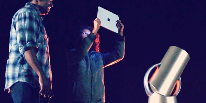 This Telescope Lets You Star Gaze With Your Phone