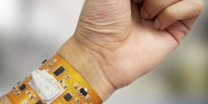Smart Wristband Monitors Health