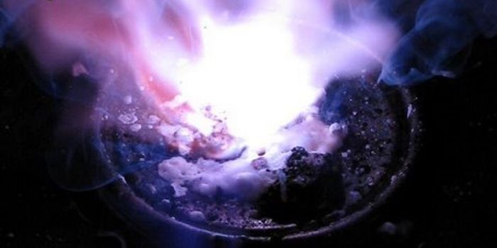 4 ways to make fire without matches by using chemistry