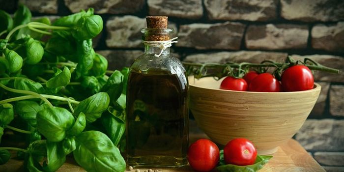 "Mediterranean Lifestyle" Lowers Risk of Mortality and Cancer