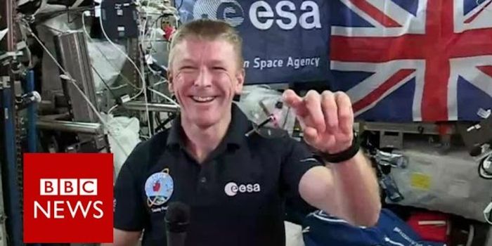 ESA's Tim Peake Demonstrates Gyroscope Physics in Space