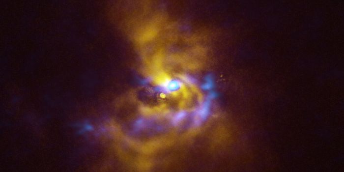 ESO Telescopes Uncover Dusty Clumps Close to Young Star: Potential Giant Planet Formation