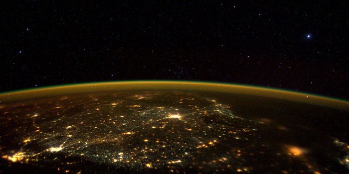 No, Scott Kelly's Latest Photo Doesn't Contain an Alien Spacecraft