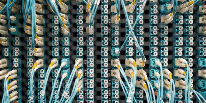 Improving optical fiber data transmission with silica glass made under high pressures