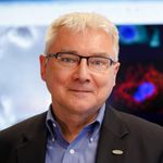 Dendritic Cells in Cancer Immunotherapy: Vaccines, Live Adjuvants and DC-assisted T Cell Therapies