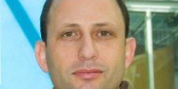 Dominant regulation of gene expression by microRNAs